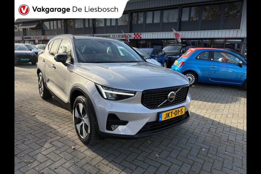 Volvo XC40 1.5 T4 Plug-in hybrid Plus Dark / Panorama-dak / Harman-Kardon / camera / stuur en stoel verwarming