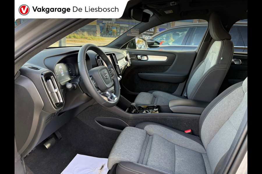 Volvo XC40 1.5 T4 Plug-in hybrid Plus Dark / Panorama-dak / Harman-Kardon / camera / stuur en stoel verwarming