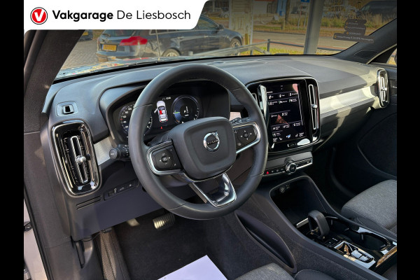 Volvo XC40 1.5 T4 Plug-in hybrid Plus Dark / Panorama-dak / Harman-Kardon / camera / stuur en stoel verwarming