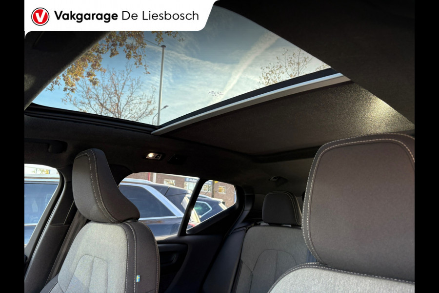 Volvo XC40 1.5 T4 Plug-in hybrid Plus Dark / Panorama-dak / Harman-Kardon / camera / stuur en stoel verwarming