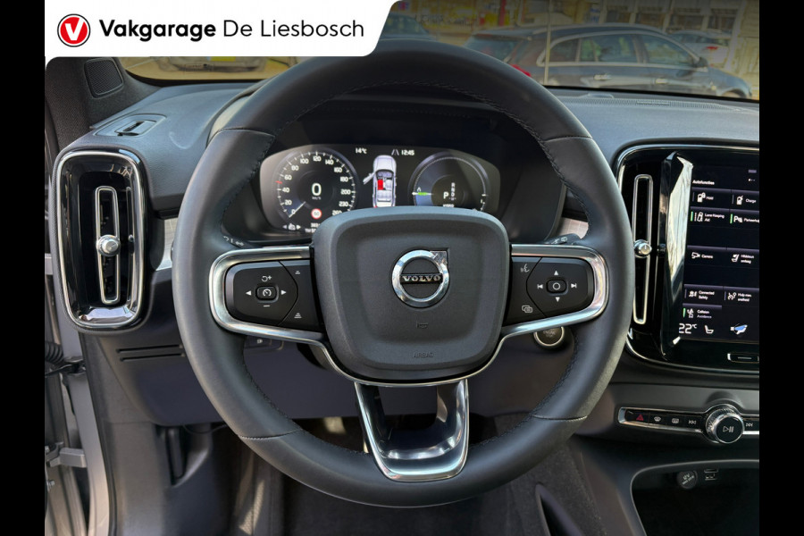 Volvo XC40 1.5 T4 Plug-in hybrid Plus Dark / Panorama-dak / Harman-Kardon / camera / stuur en stoel verwarming