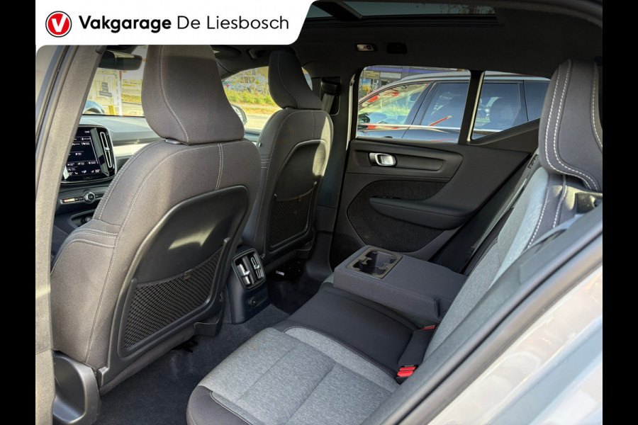 Volvo XC40 1.5 T4 Plug-in hybrid Plus Dark / Panorama-dak / Harman-Kardon / camera / stuur en stoel verwarming