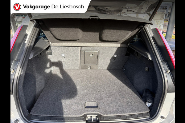 Volvo XC40 1.5 T4 Plug-in hybrid Plus Dark / Panorama-dak / Harman-Kardon / camera / stuur en stoel verwarming
