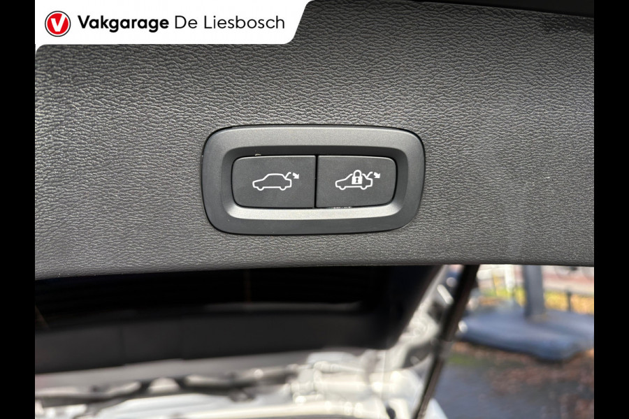 Volvo XC40 1.5 T4 Plug-in hybrid Plus Dark / Panorama-dak / Harman-Kardon / camera / stuur en stoel verwarming