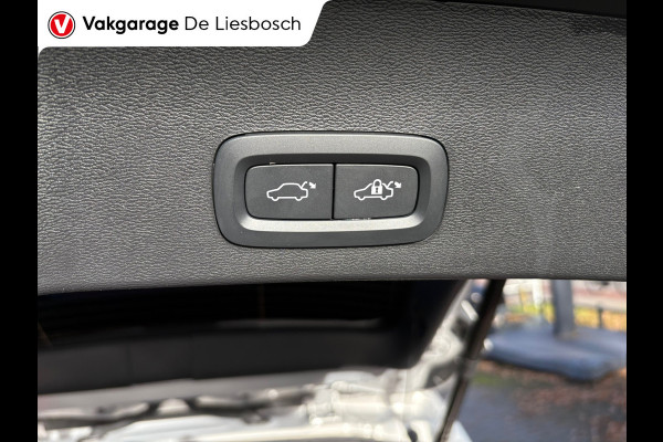Volvo XC40 1.5 T4 Plug-in hybrid Plus Dark / Panorama-dak / Harman-Kardon / camera / stuur en stoel verwarming