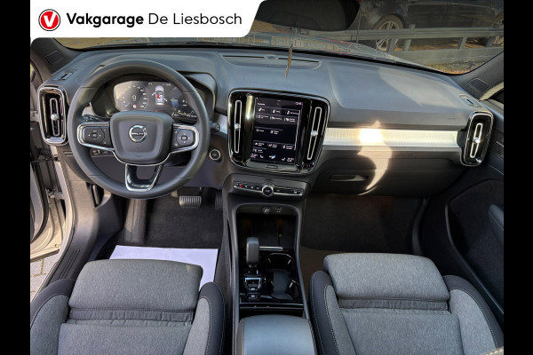 Volvo XC40 1.5 T4 Plug-in hybrid Plus Dark / Panorama-dak / Harman-Kardon / camera / stuur en stoel verwarming