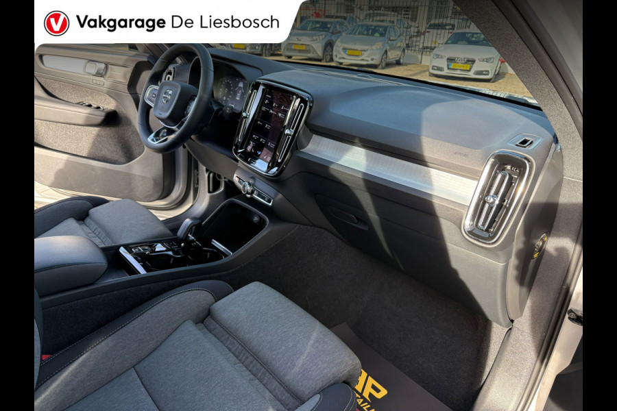 Volvo XC40 1.5 T4 Plug-in hybrid Plus Dark / Panorama-dak / Harman-Kardon / camera / stuur en stoel verwarming