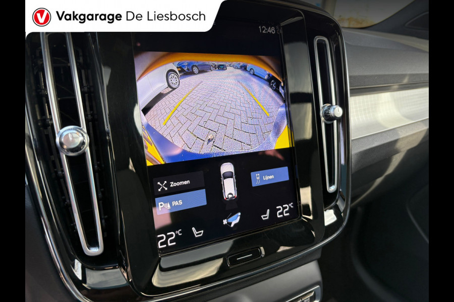Volvo XC40 1.5 T4 Plug-in hybrid Plus Dark / Panorama-dak / Harman-Kardon / camera / stuur en stoel verwarming