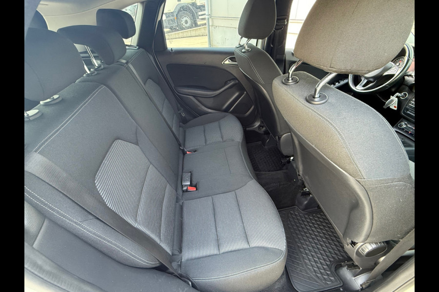 Mercedes-Benz B-Klasse 220 d / APK / AIRCO / Rijdt en schakelt goed / Inruil Mogelijk.