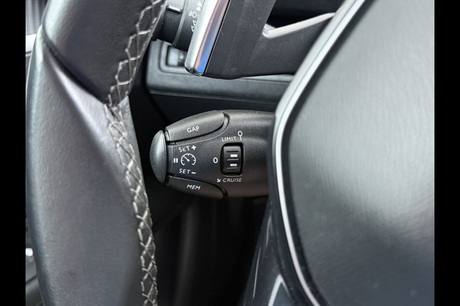 Peugeot 3008 1.2T 131PK Automaat Leder Adap.Cruise Stoelverwarming Navi Ecc Apple Carplay Android Auto Blue Executive Pdc Lmv 17" Led Isofix DAB Bluetooth Dealeronderhouden Origineel Nederlandse Auto