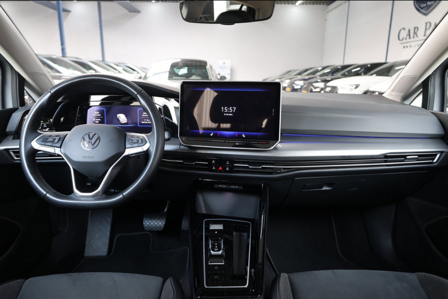 Volkswagen Golf 1.5 eTSI R-Line Edition LED/VIRTUAL/SFEER/PANO/ALCANTARA+S.VERWARMING+MEMORY/19" LMV/ACC/ECC/12 MND GARANTIE!