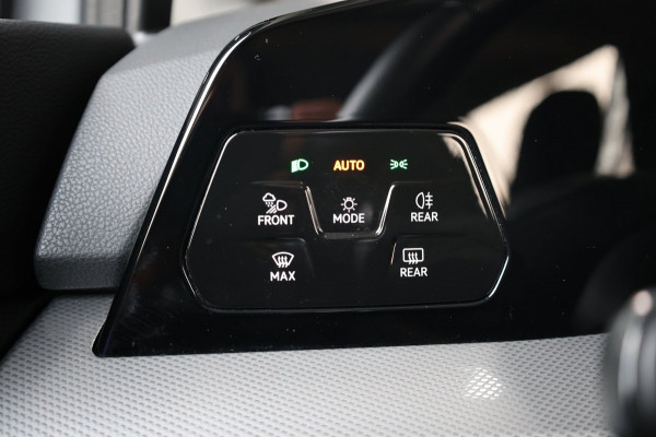 Volkswagen Golf 1.5 eTSI R-Line Edition LED/VIRTUAL/SFEER/PANO/ALCANTARA+S.VERWARMING+MEMORY/19" LMV/ACC/ECC/12 MND GARANTIE!