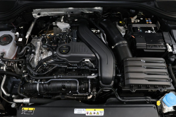 Volkswagen Golf 1.5 eTSI R-Line Edition LED/VIRTUAL/SFEER/PANO/ALCANTARA+S.VERWARMING+MEMORY/19" LMV/ACC/ECC/12 MND GARANTIE!