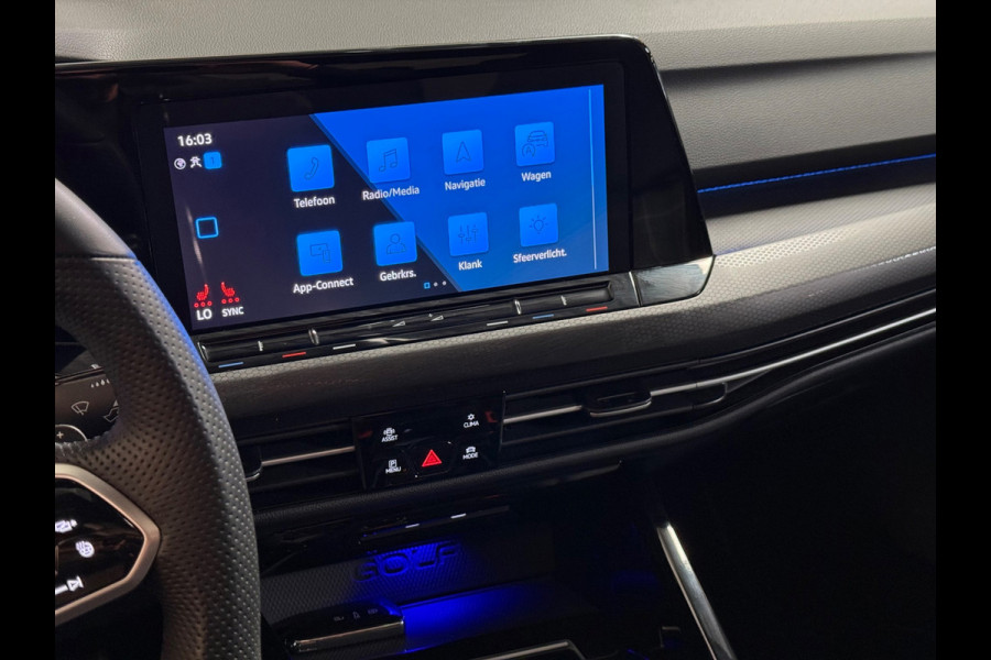 Volkswagen Golf 2.0 TDI GTD |Sfeerverlichting | Stuur/Stoelverwarming | Pano | Camera | Carplay