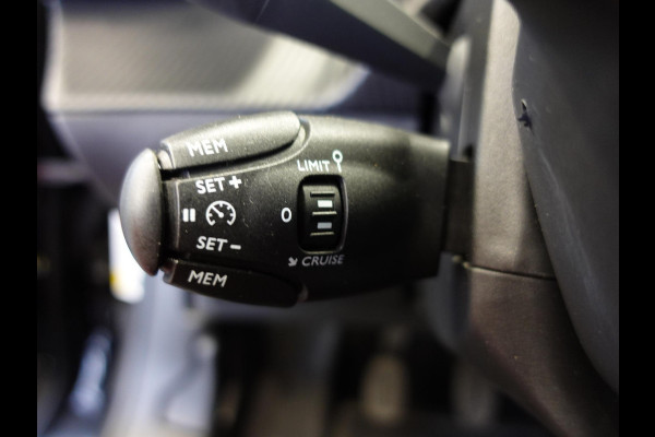Peugeot 2008 1.2 PureTech Allure Airco Navi Carplay Cruise Control PDC VA Camera LED Verlichting