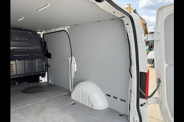 Mercedes-Benz Vito 114 1.9 CDI Automaat L2H1 Climate Control Adaptieve Cruise Control Camera