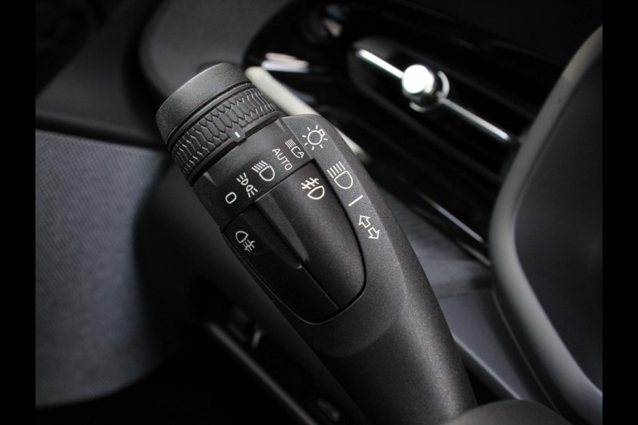 Polestar 2 Standard Range Single Motor 63kWh Climate control Cruise control Panorama dak Parkeersensoren + Camera Trekhaak Voorstoelen verwarmd Apple Carplay/ Android Auto
