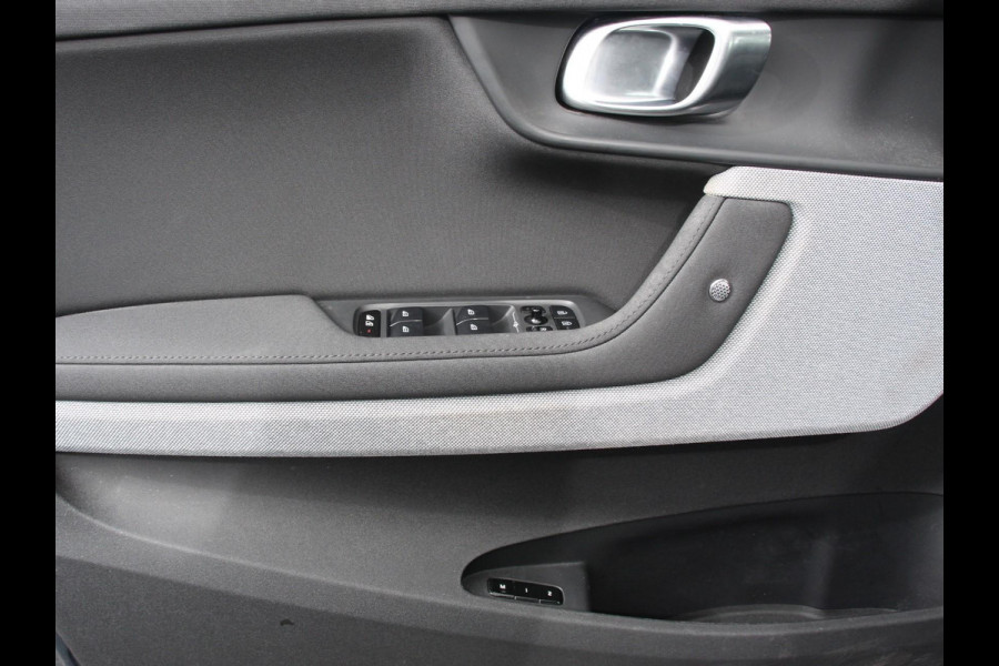 Polestar 2 Standard Range Single Motor 63kWh Climate control Cruise control Panorama dak Parkeersensoren + Camera Trekhaak Voorstoelen verwarmd Apple Carplay/ Android Auto