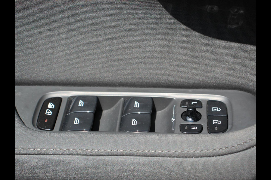 Polestar 2 Standard Range Single Motor 63kWh Climate control Cruise control Panorama dak Parkeersensoren + Camera Trekhaak Voorstoelen verwarmd Apple Carplay/ Android Auto