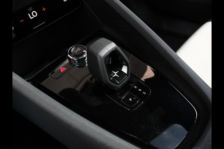 Polestar 2 Standard Range Single Motor 63kWh Climate control Cruise control Panorama dak Parkeersensoren + Camera Trekhaak Voorstoelen verwarmd Apple Carplay/ Android Auto