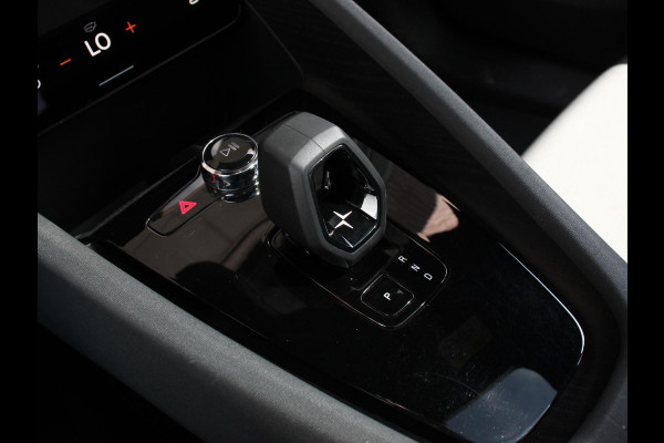 Polestar 2 Standard Range Single Motor 63kWh Climate control Cruise control Panorama dak Parkeersensoren + Camera Trekhaak Voorstoelen verwarmd Apple Carplay/ Android Auto