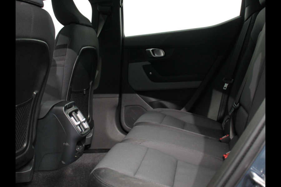 Polestar 2 Standard Range Single Motor 63kWh Climate control Cruise control Panorama dak Parkeersensoren + Camera Trekhaak Voorstoelen verwarmd Apple Carplay/ Android Auto