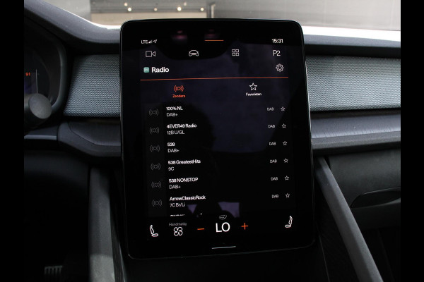 Polestar 2 Standard Range Single Motor 63kWh Climate control Cruise control Panorama dak Parkeersensoren + Camera Trekhaak Voorstoelen verwarmd Apple Carplay/ Android Auto