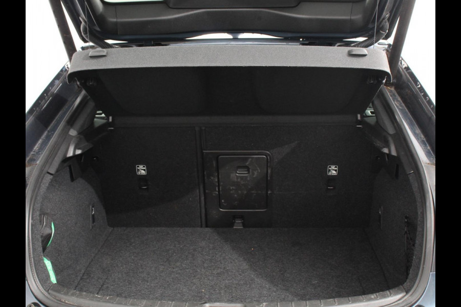 Polestar 2 Standard Range Single Motor 63kWh Climate control Cruise control Panorama dak Parkeersensoren + Camera Trekhaak Voorstoelen verwarmd Apple Carplay/ Android Auto