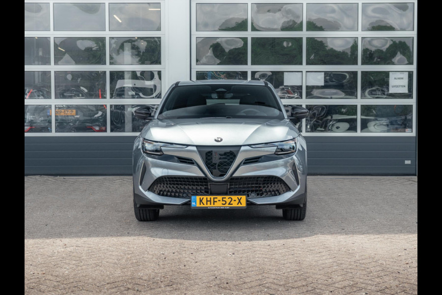 Alfa Romeo junior Elettrica Speciale 54 kWh | Techno Pack | Warmtepomp | Verwarmbare Voorruit | Arese Silver