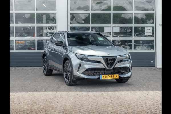 Alfa Romeo junior Elettrica Speciale 54 kWh | Techno Pack | Warmtepomp | Verwarmbare Voorruit | Arese Silver