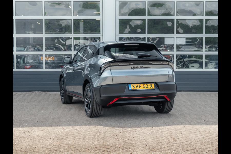 Alfa Romeo junior Elettrica Speciale 54 kWh | Techno Pack | Warmtepomp | Verwarmbare Voorruit | Arese Silver