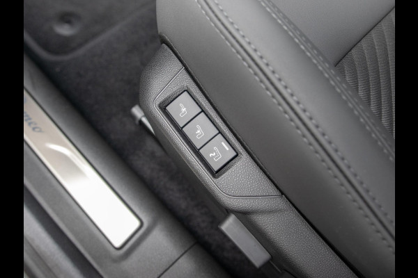 Alfa Romeo junior Elettrica Speciale 54 kWh | Techno Pack | Warmtepomp | Verwarmbare Voorruit | Arese Silver