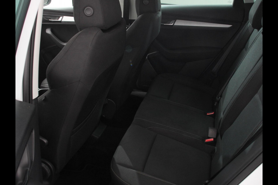 Škoda Karoq 1.5 TSI 150pk DSG Ambition Navigatie Apple Carpla/Android Auto Camera Climate Control Adaptieve Cruise control Lichtmetalen Velgen