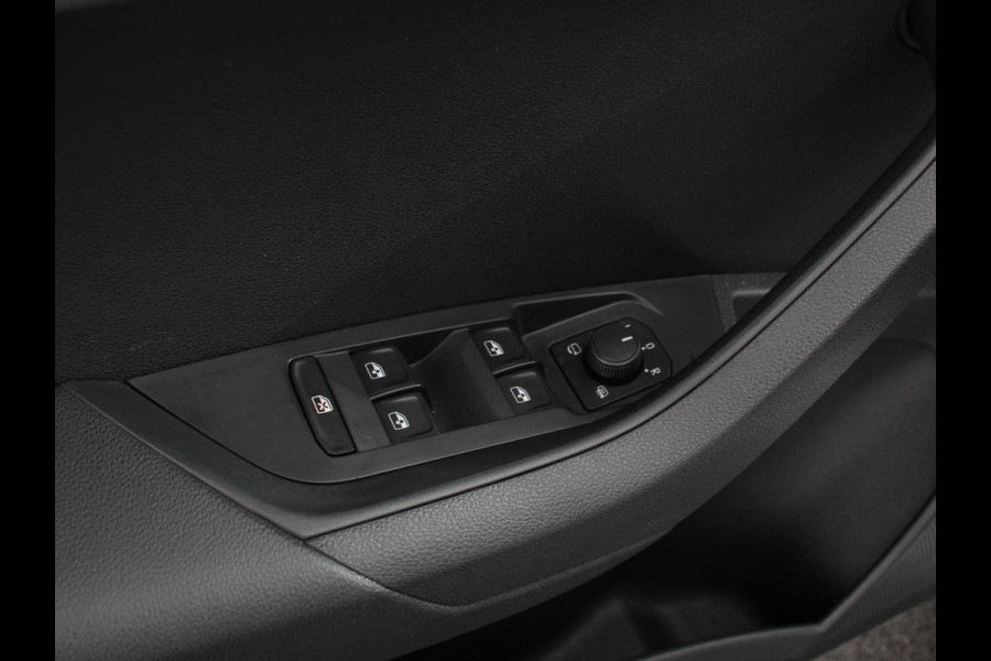 Škoda Karoq 1.5 TSI 150pk DSG Ambition Navigatie Apple Carpla/Android Auto Camera Climate Control Adaptieve Cruise control Lichtmetalen Velgen
