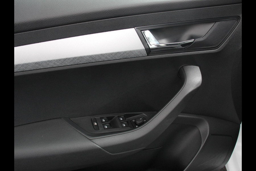 Škoda Karoq 1.5 TSI 150pk DSG Ambition Navigatie Apple Carpla/Android Auto Camera Climate Control Adaptieve Cruise control Lichtmetalen Velgen