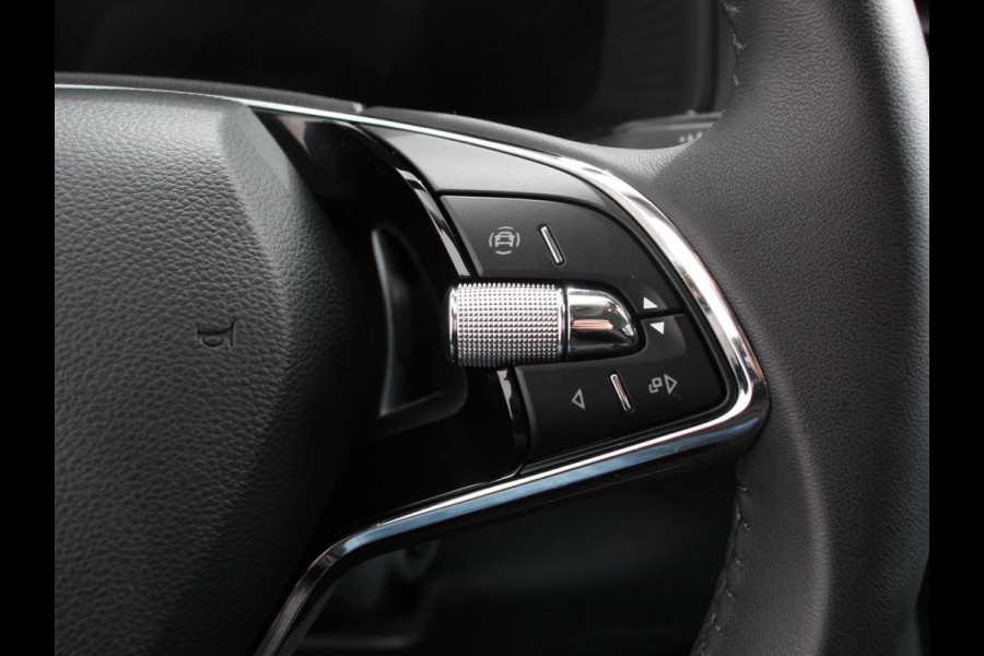 Škoda Karoq 1.5 TSI 150pk DSG Ambition Navigatie Apple Carpla/Android Auto Camera Climate Control Adaptieve Cruise control Lichtmetalen Velgen