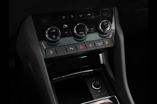 Škoda Karoq 1.5 TSI 150pk DSG Ambition Navigatie Apple Carpla/Android Auto Camera Climate Control Adaptieve Cruise control Lichtmetalen Velgen