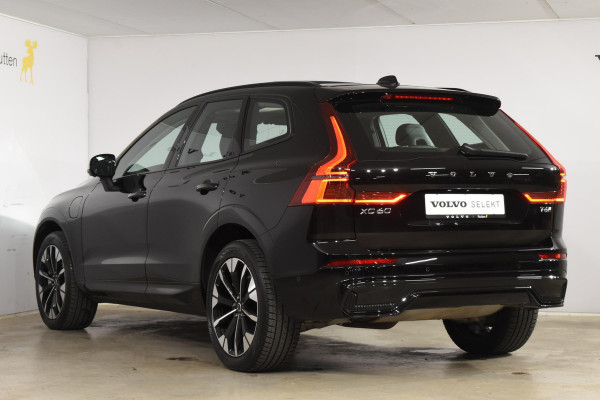 Volvo XC60 T6 350PK Plug-in hybrid AWD Ultra Dark / Adaptieve Cruise control / Head-up Display / Elektrisch glazen panorama-dak / Elektrische stoelen met geheugen / Stuurverwarming / Stoelverwarming v+a / 360 Camera / Harman Kardon / Semi-elektrisch inklapbare trekhaak