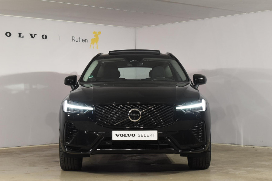 Volvo XC60 T6 350PK Plug-in hybrid AWD Ultra Dark / Adaptieve Cruise control / Head-up Display / Elektrisch glazen panorama-dak / Elektrische stoelen met geheugen / Stuurverwarming / Stoelverwarming v+a / 360 Camera / Harman Kardon / Semi-elektrisch inklapbare trekhaak