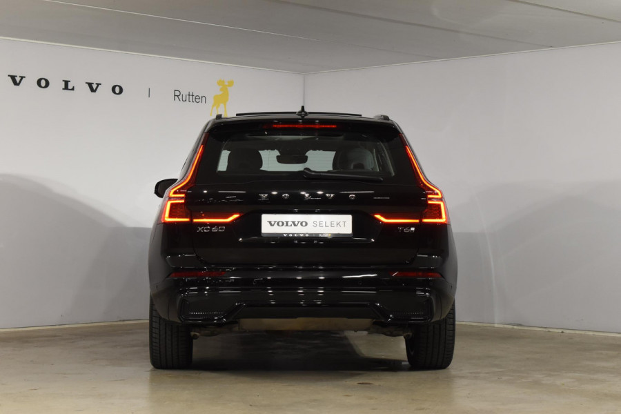 Volvo XC60 T6 350PK Plug-in hybrid AWD Ultra Dark / Adaptieve Cruise control / Head-up Display / Elektrisch glazen panorama-dak / Elektrische stoelen met geheugen / Stuurverwarming / Stoelverwarming v+a / 360 Camera / Harman Kardon / Semi-elektrisch inklapbare trekhaak