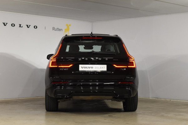 Volvo XC60 T6 350PK Plug-in hybrid AWD Ultra Dark / Adaptieve Cruise control / Head-up Display / Elektrisch glazen panorama-dak / Elektrische stoelen met geheugen / Stuurverwarming / Stoelverwarming v+a / 360 Camera / Harman Kardon / Semi-elektrisch inklapbare trekhaak