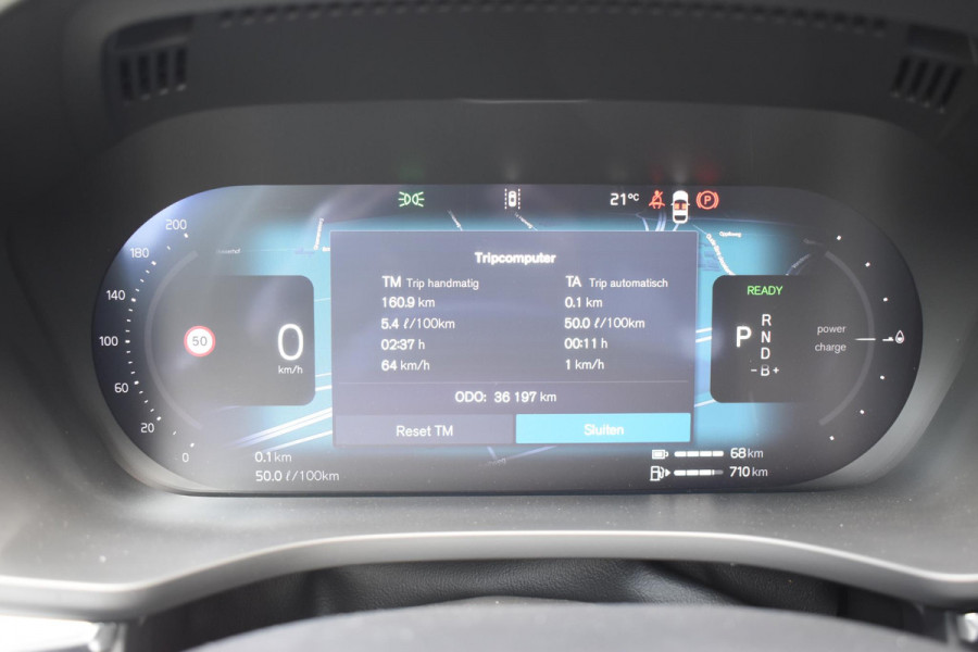 Volvo XC60 T6 350PK Plug-in hybrid AWD Ultra Dark / Adaptieve Cruise control / Head-up Display / Elektrisch glazen panorama-dak / Elektrische stoelen met geheugen / Stuurverwarming / Stoelverwarming v+a / 360 Camera / Harman Kardon / Semi-elektrisch inklapbare trekhaak