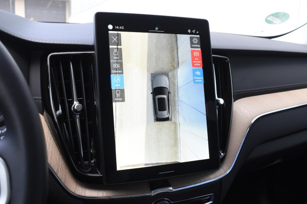 Volvo XC60 T6 350PK Plug-in hybrid AWD Ultra Dark / Adaptieve Cruise control / Head-up Display / Elektrisch glazen panorama-dak / Elektrische stoelen met geheugen / Stuurverwarming / Stoelverwarming v+a / 360 Camera / Harman Kardon / Semi-elektrisch inklapbare trekhaak