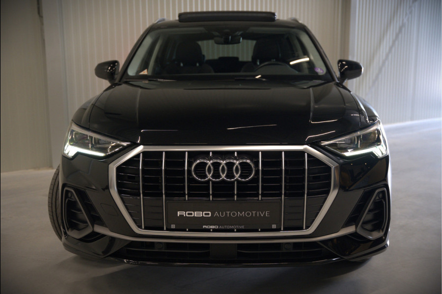 Audi Q3 35 TFSI S Line Pro Line S S-Line | Panoramadak | Stoelverwarming | Camera | Cruise Control | Apple Carplay | Dodehoekdetectie | Navigatie | Parkeersensoren |
