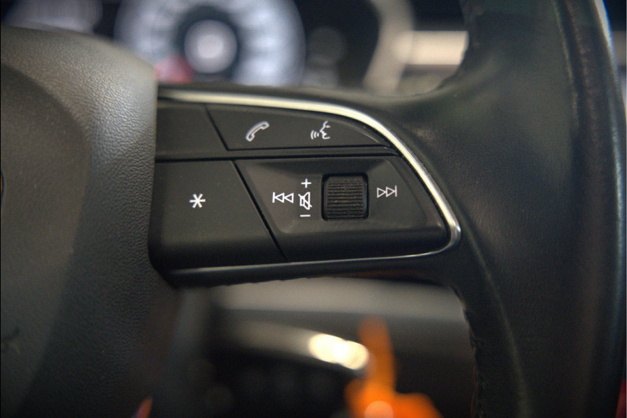 Audi Q3 35 TFSI S Line Pro Line S S-Line | Panoramadak | Stoelverwarming | Camera | Cruise Control | Apple Carplay | Dodehoekdetectie | Navigatie | Parkeersensoren |