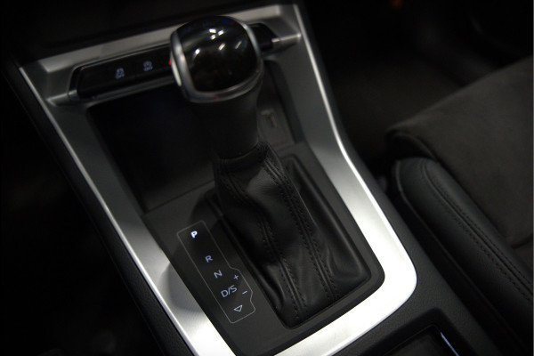 Audi Q3 35 TFSI S Line Pro Line S S-Line | Panoramadak | Stoelverwarming | Camera | Cruise Control | Apple Carplay | Dodehoekdetectie | Navigatie | Parkeersensoren |