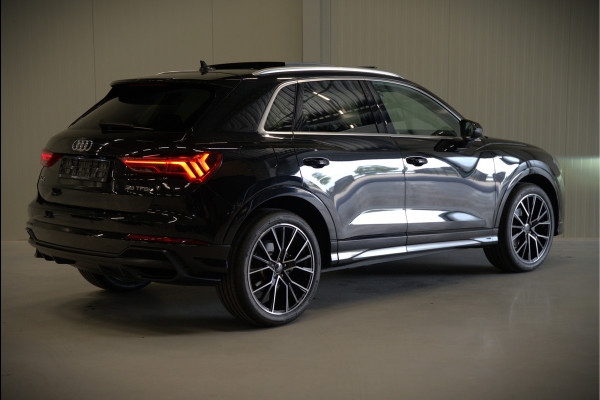 Audi Q3 35 TFSI S Line Pro Line S S-Line | Panoramadak | Stoelverwarming | Camera | Cruise Control | Apple Carplay | Dodehoekdetectie | Navigatie | Parkeersensoren |