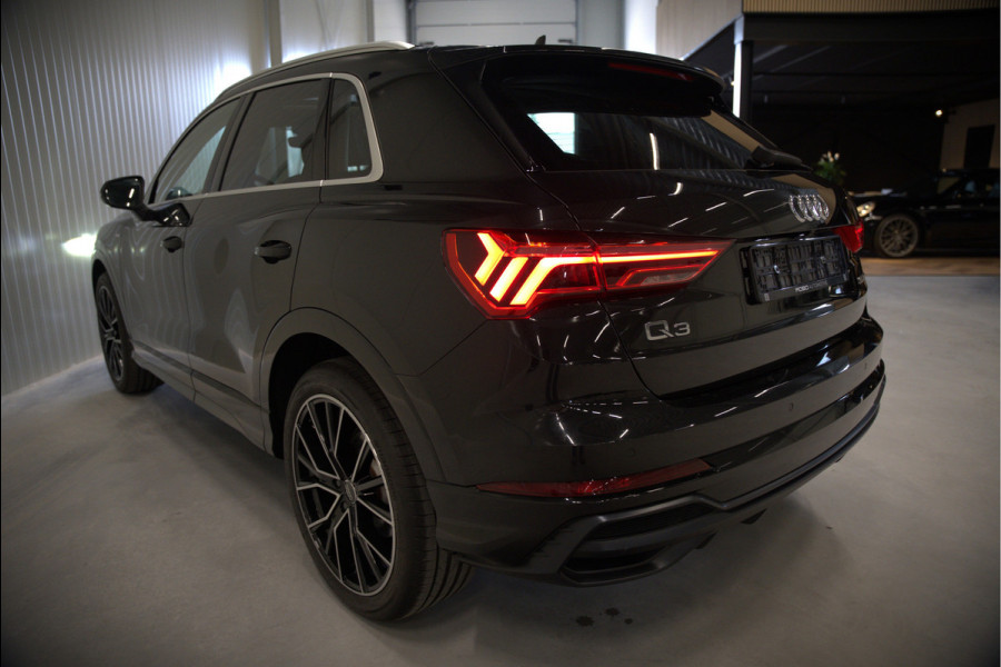 Audi Q3 35 TFSI S Line Pro Line S S-Line | Panoramadak | Stoelverwarming | Camera | Cruise Control | Apple Carplay | Dodehoekdetectie | Navigatie | Parkeersensoren |