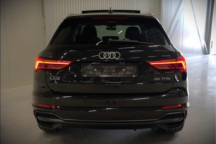 Audi Q3 35 TFSI S Line Pro Line S S-Line | Panoramadak | Stoelverwarming | Camera | Cruise Control | Apple Carplay | Dodehoekdetectie | Navigatie | Parkeersensoren |