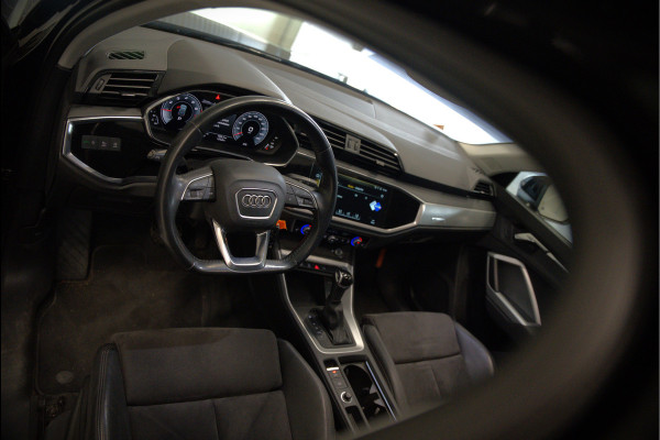 Audi Q3 35 TFSI S Line Pro Line S S-Line | Panoramadak | Stoelverwarming | Camera | Cruise Control | Apple Carplay | Dodehoekdetectie | Navigatie | Parkeersensoren |